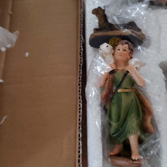 Small Nativity set - Picture 4 of 8